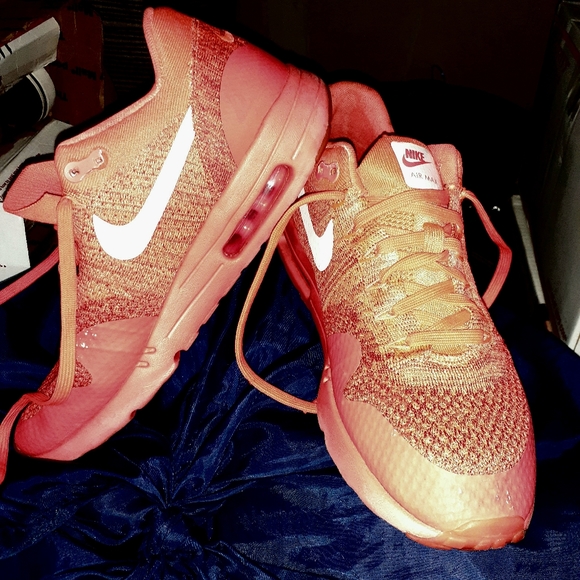 Nike - Picture 4 of 4